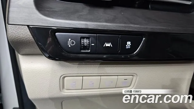 Kia Carnival Generation 4 — Фото автомобиля 13