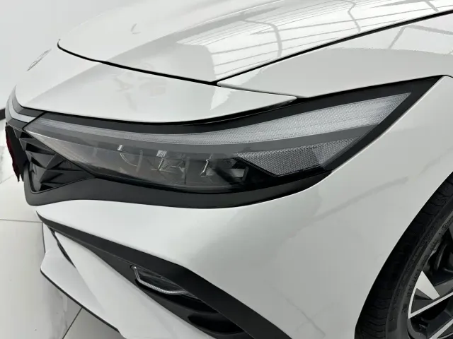 Hyundai Elantra — Фото автомобиля 11