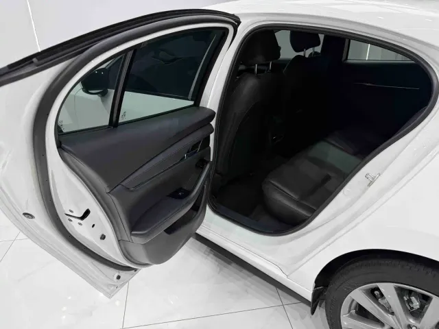 Mazda Axela — Фото автомобиля 17
