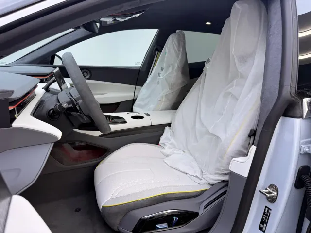 Lotus Emeya — Фото автомобиля 11