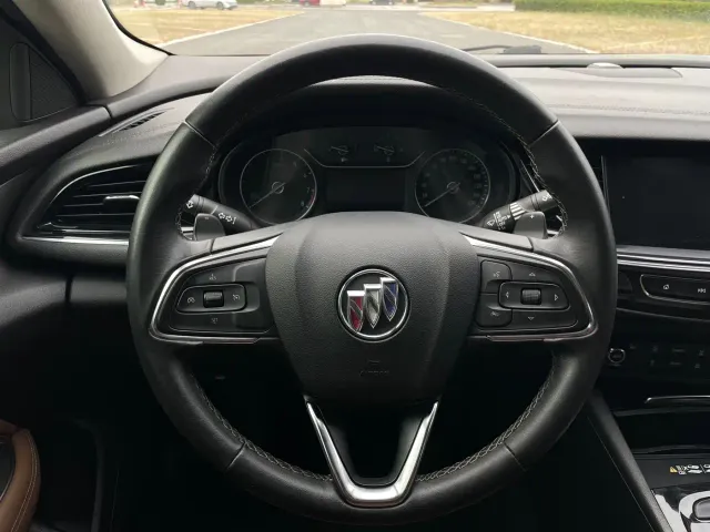 Buick Regal — Фото автомобиля 14
