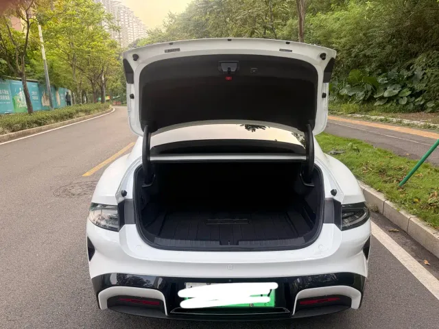 Xiaomi SU7 — Фото автомобиля 10