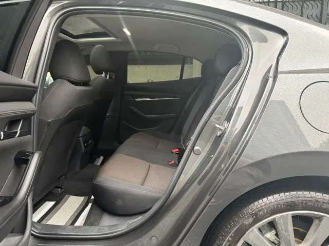 Mazda Axela — Фото автомобиля 6