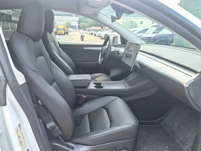 Tesla Model Y — Фото автомобиля 11