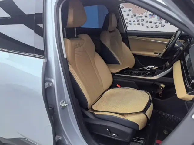Geely Boyue L — Фото автомобиля 24
