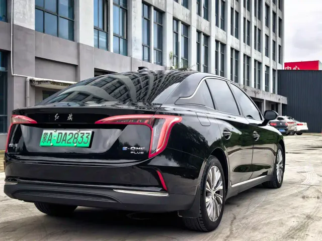 Hongqi E-QM5 — Фото автомобиля 7