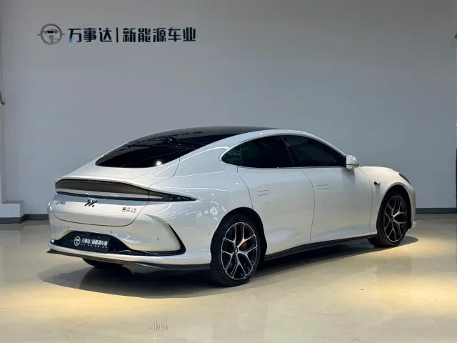 IM Motors L6 — Фото автомобиля 5