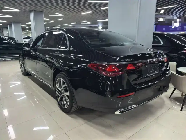 Mercedes-Benz E-Class — Фото автомобиля 6