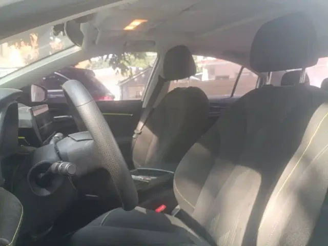 Roewe Roewe i5 2021 1.5L CVT Platinum Edition — Фото автомобиля 11