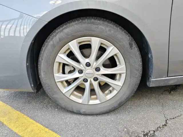 Roewe i5 — Фото автомобиля 14