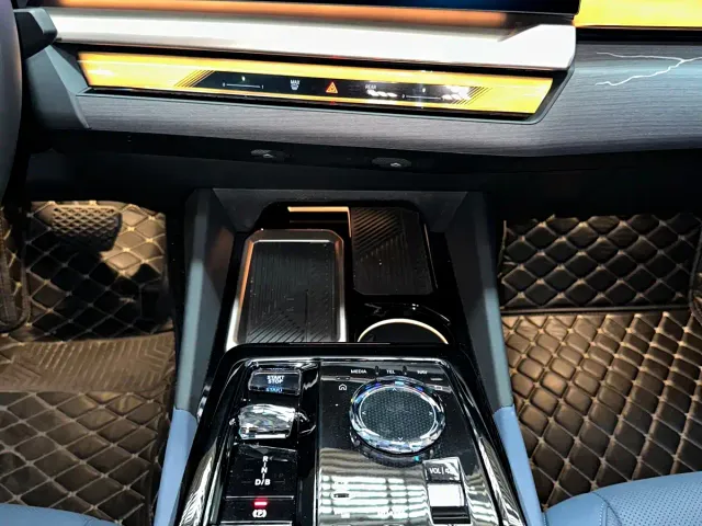 BMW i5 — Фото автомобиля 11