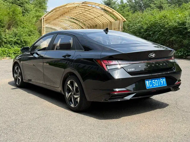 Hyundai Elantra — Фото автомобиля 20
