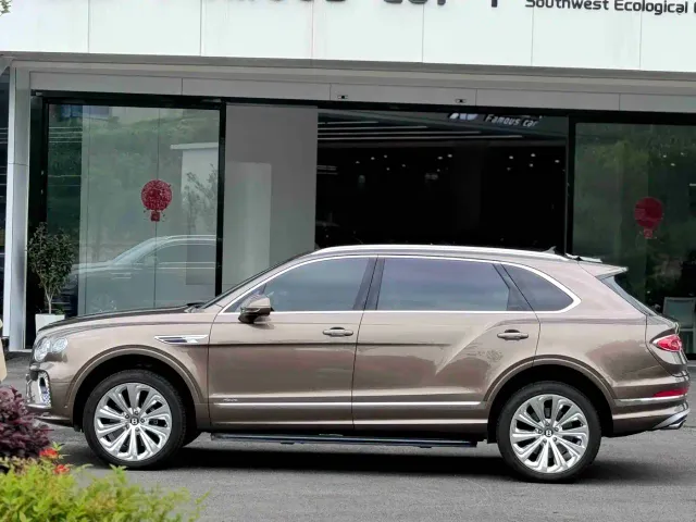 Bentley Bentayga — Фото автомобиля 23