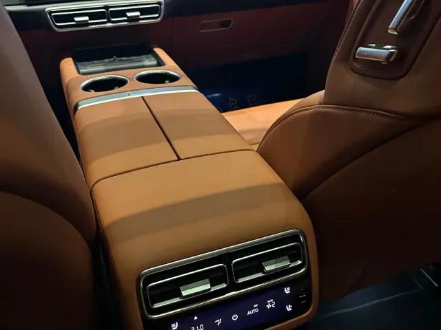 Li Auto L7 — Фото автомобиля 12