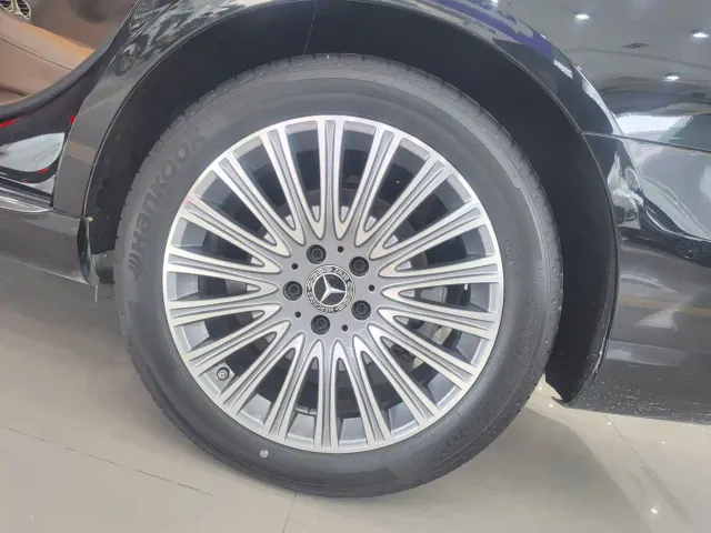 Mercedes-Benz E-Class — Фото автомобиля 16