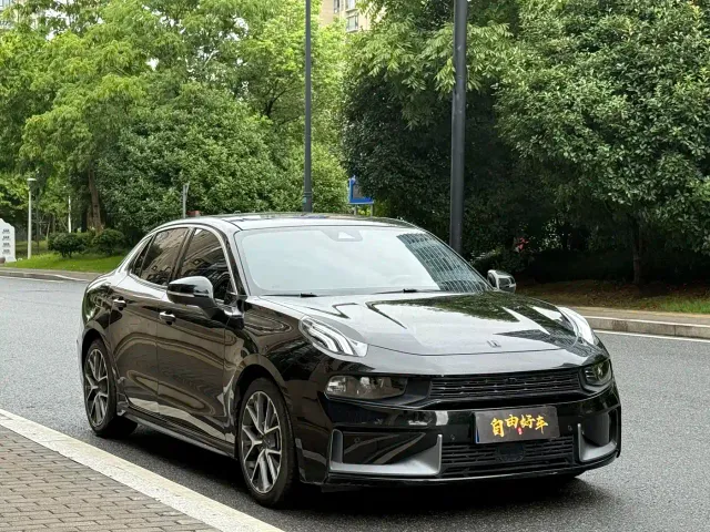 Lynk & Co 03 — Фото автомобиля 3