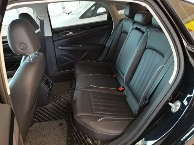 Volkswagen Passat — Фото автомобиля 16