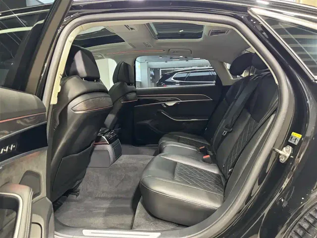 Audi A8 — Фото автомобиля 16