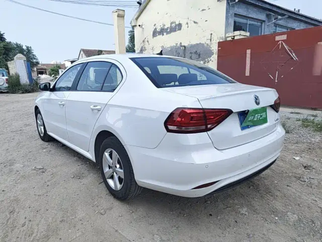 Volkswagen Lavida — Фото автомобиля 4
