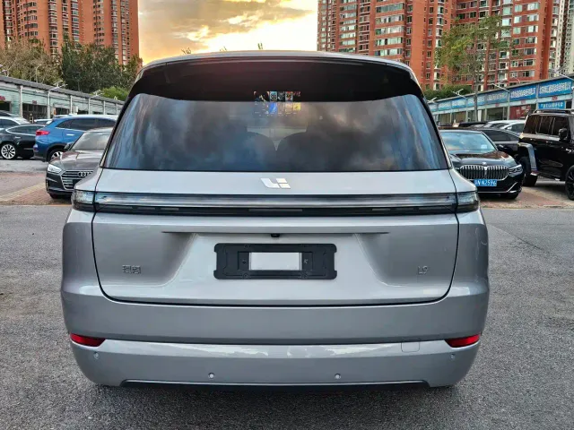 Li Auto L9 — Фото автомобиля 6