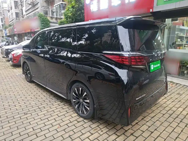 Toyota Alphard — Фото автомобиля 4