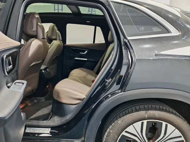 Mercedes-Benz EQE SUV — Фото автомобиля 12