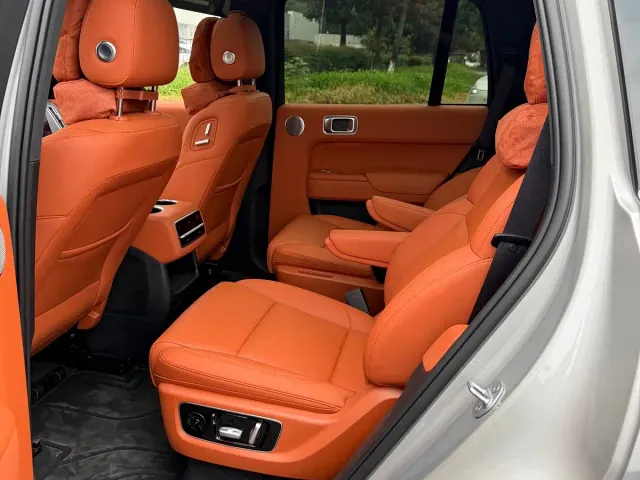 Li Auto L8 — Фото автомобиля 11