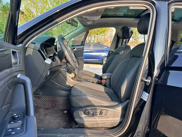 Volkswagen Tiguan L — Фото автомобиля 4