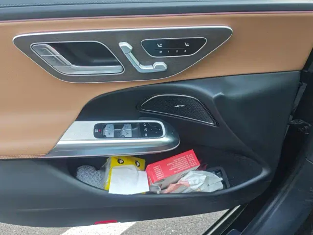 Mercedes-Benz E-Class — Фото автомобиля 7