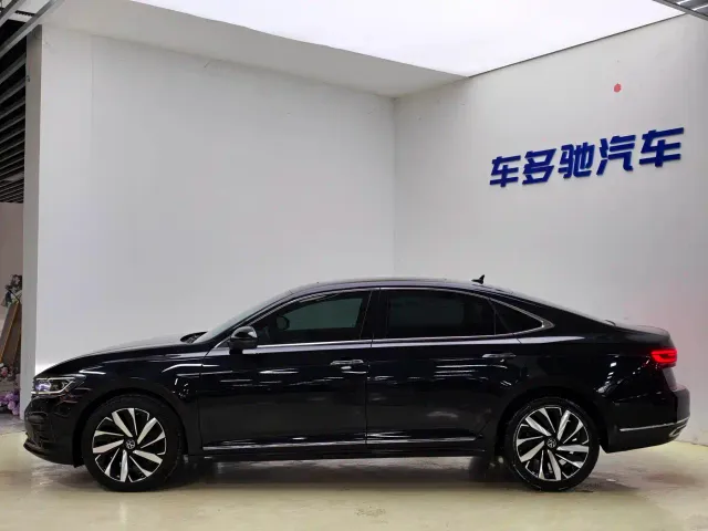 Volkswagen Passat — Фото автомобиля 4