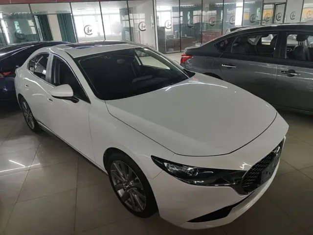 Mazda Axela — Фото автомобиля 3