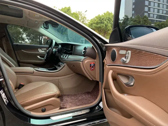 Mercedes-Benz E-Class — Фото автомобиля 16