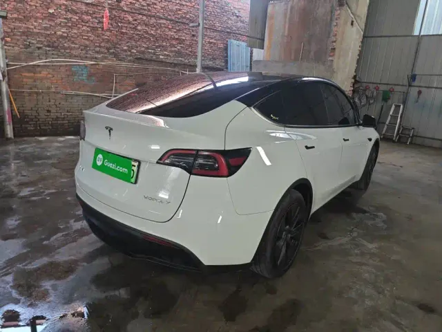 Tesla Model Y — Фото автомобиля 4