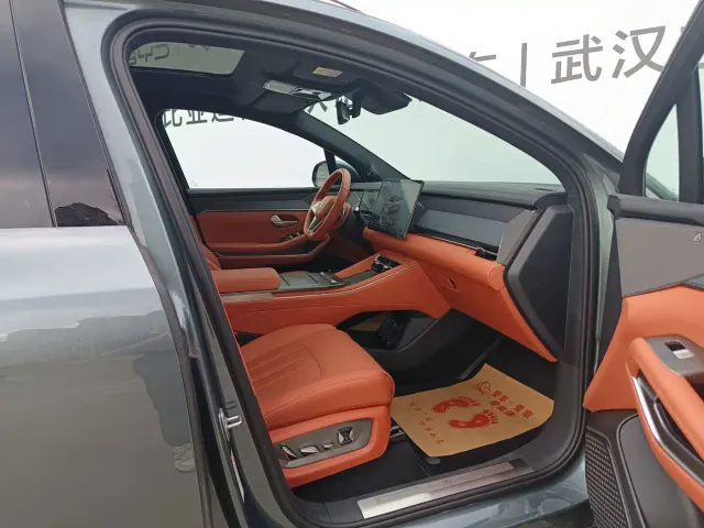 BYD Tang L — Фото автомобиля 16