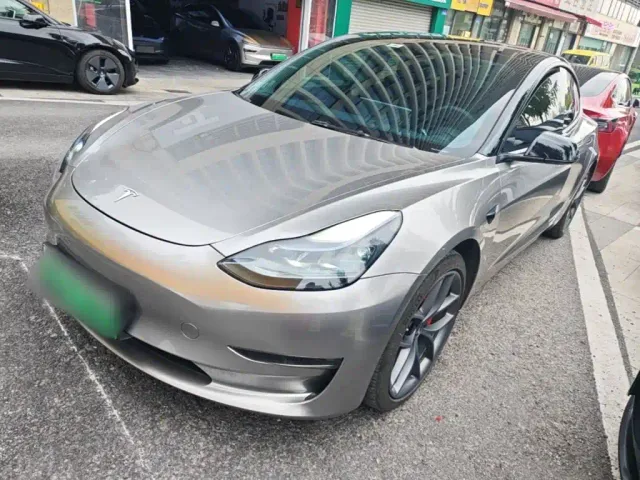 Фотография автомобиля — Tesla Model 3