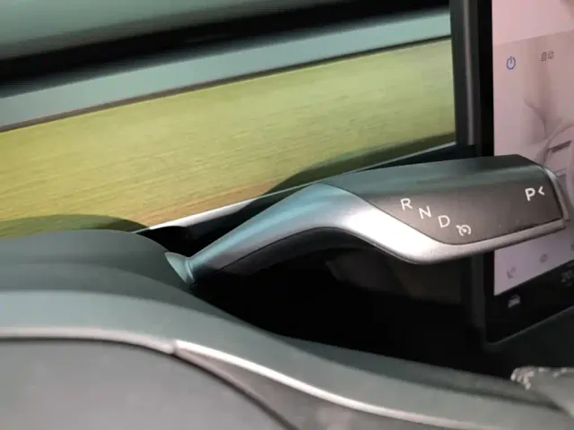 Tesla Model Y — Фото автомобиля 13