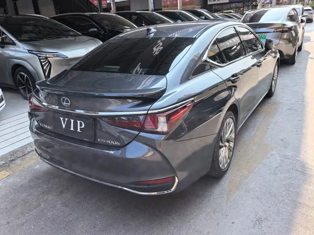 Lexus ES — Фото автомобиля 11