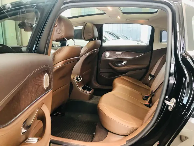 Mercedes-Benz E-Class — Фото автомобиля 6