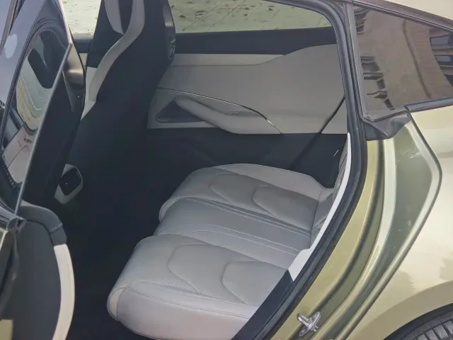 Xiaomi SU7 — Фото автомобиля 8