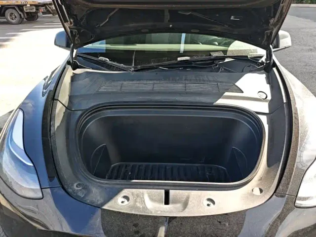 Tesla Model Y — Фото автомобиля 19