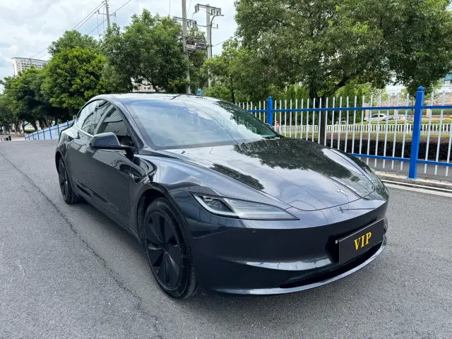 Tesla Model 3 — Фото автомобиля 3