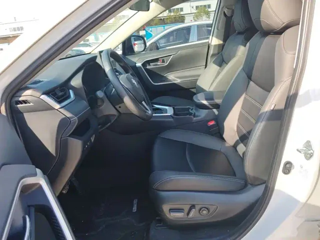 Toyota RAV4 — Фото автомобиля 14