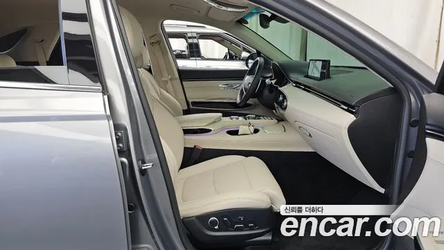 Genesis GV70 — Фото автомобиля 17