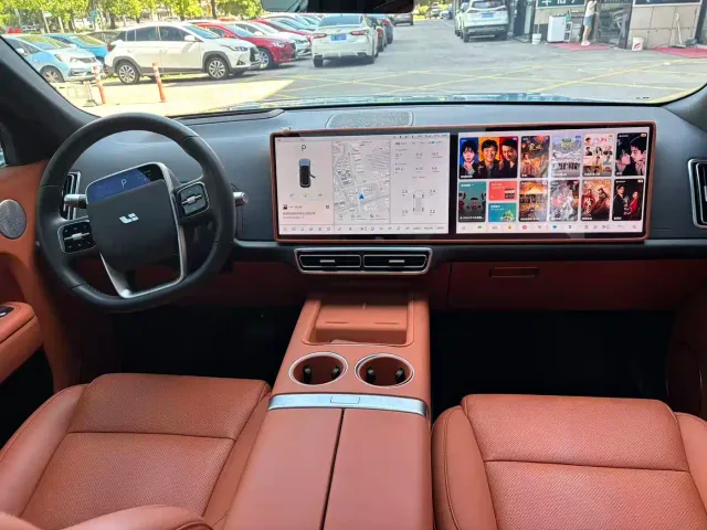 Li Auto L8 — Фото автомобиля 9