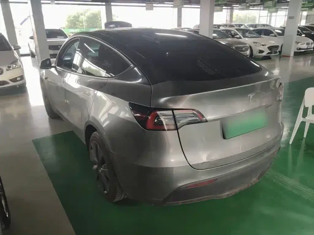 Tesla Model Y — Фото автомобиля 4