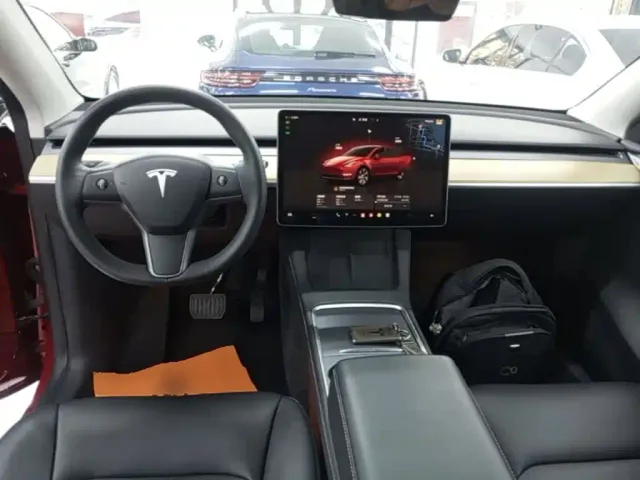 Tesla Model Y — Фото автомобиля 9