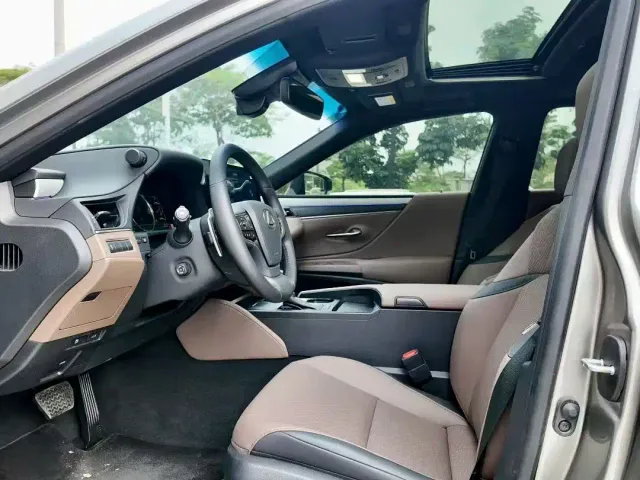 Lexus ES — Фото автомобиля 3