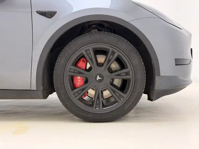 Tesla Model Y — Фото автомобиля 6