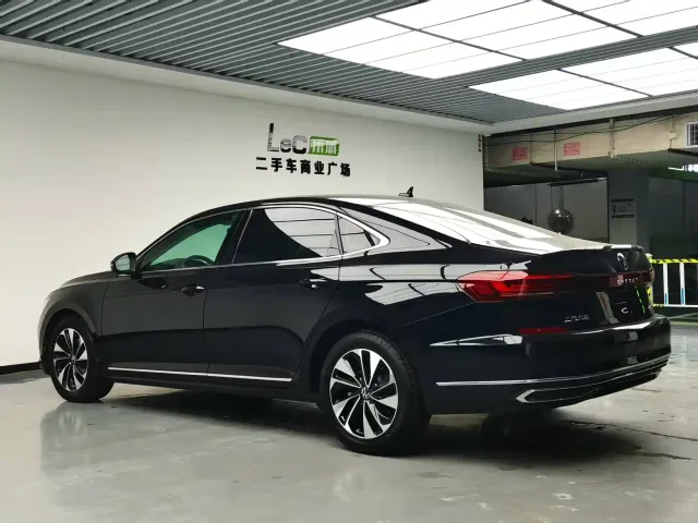 Volkswagen Passat — Фото автомобиля 5