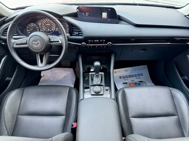 Mazda Axela — Фото автомобиля 16